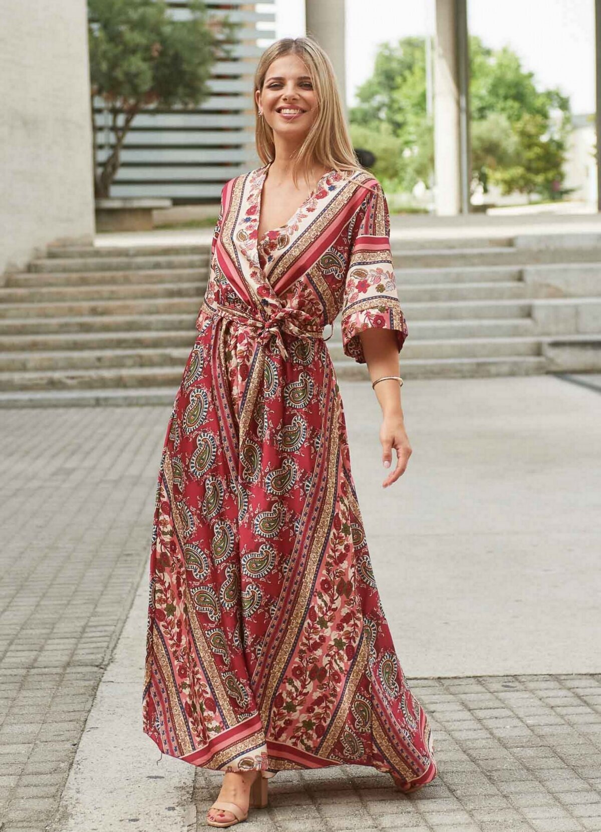 boho maxi φόρεμα σατινέ με κρουαζέ ντεκολτέ - Parizianista.gr